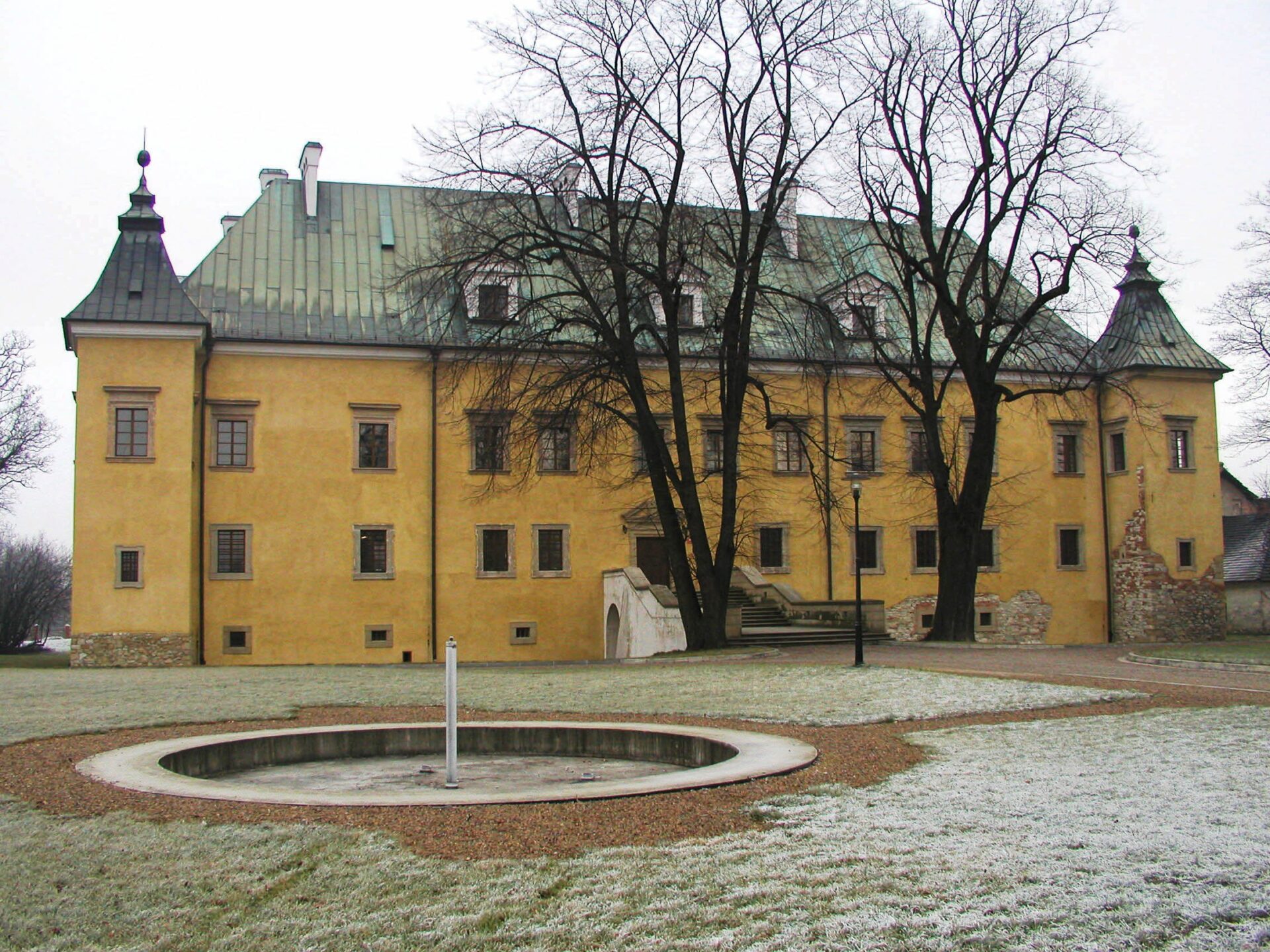 ZAMEK W SPYTKOWICACH, fot. M. Klag (MIK, 2005) CC BY SA 3.0