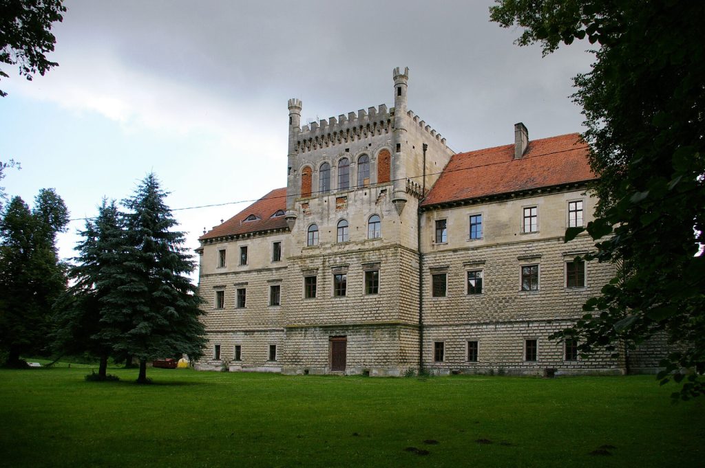 ZESPÓŁ PAŁACOWY W KSIĄŻU WIELKIM, fot. J. Nowostawska-Gyalókay (MIK, 2014) CC BY SA 3.0