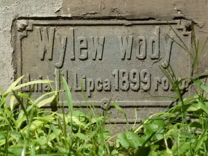 Tabliczka informacyjna na budynku Sokoła, fot. P. Kasprzycka (MIK, 2016) CC BY SA 3.0