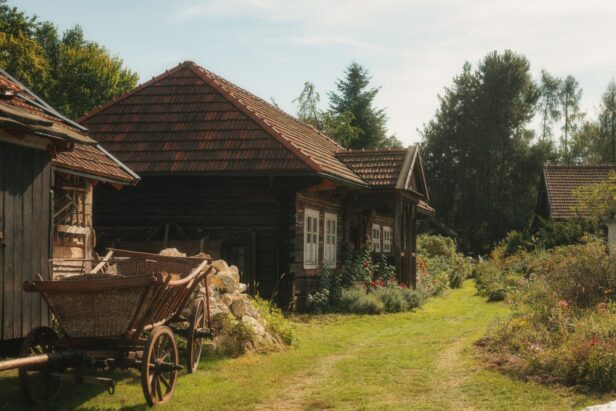Zagroda Apolonia w Zakrzowie (k. Niepołomic), dom z Niepołomic