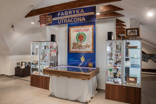 Wystawa Fabryka utracona w budynku dworca PKP w Nowym Targu_fot_A_Rzepa_MIK_2026_CC BY SA 4_0(1)